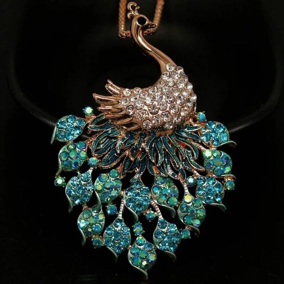Gorgeous Rhinestone Peacock Crystal Pendant Women's Necklace NWOT - Picture 1 of 3